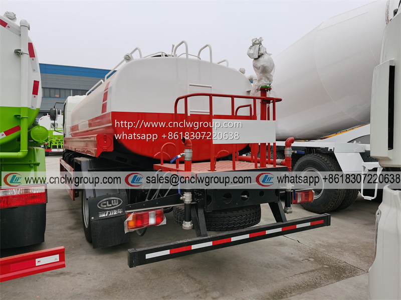 Sinotruk HOWO 2500 gallon / 10000 litre water hauler tanker truck