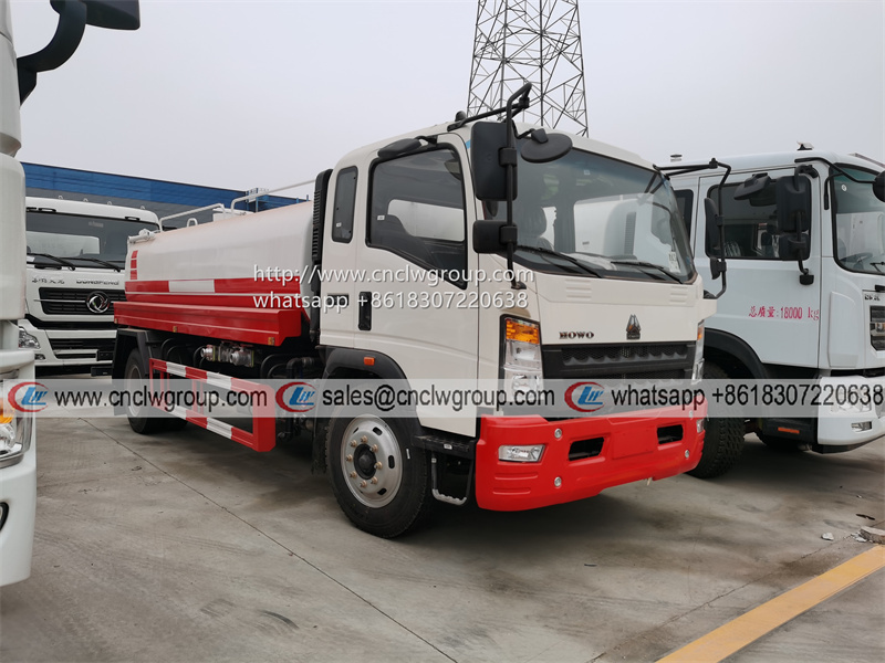 Sinotruk HOWO 2500 gallon / 10000 litre water hauler tanker truck