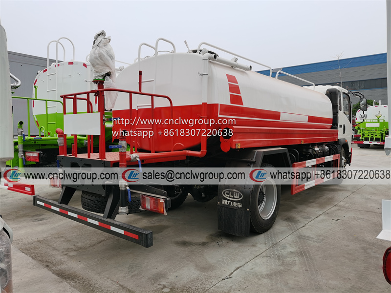 Sinotruk HOWO 2500 gallon / 10000 litre water hauler tanker truck