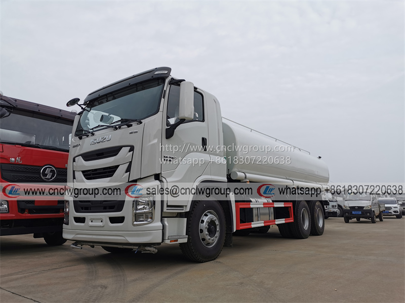 New ISUZU VC61 GIGA 25000 liter Water Tanker Bottle Cart Sprinkler Truck for sale