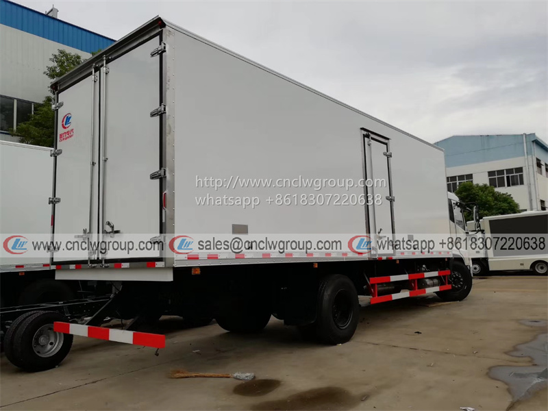 Dongfeng KingRun 10 ton 6.8m fridge van freezer truck reefer vehicle for sale