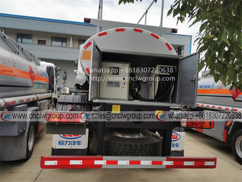 Sinotruk HOWO 4x4 AWD 6000 liter fuel dispenser diesel transfer tank oil tanker truck for sale