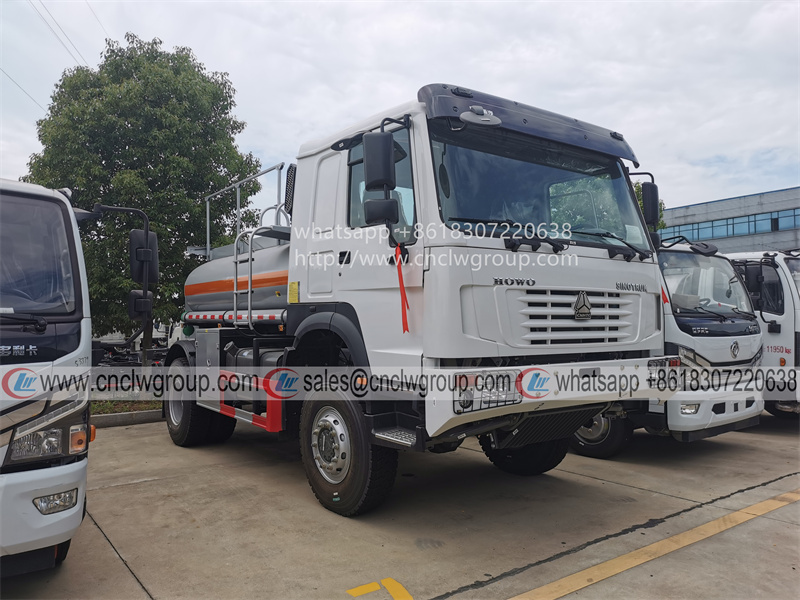 Sinotruk HOWO 4x4 AWD 6000 liter fuel dispenser diesel transfer tank oil tanker truck for sale