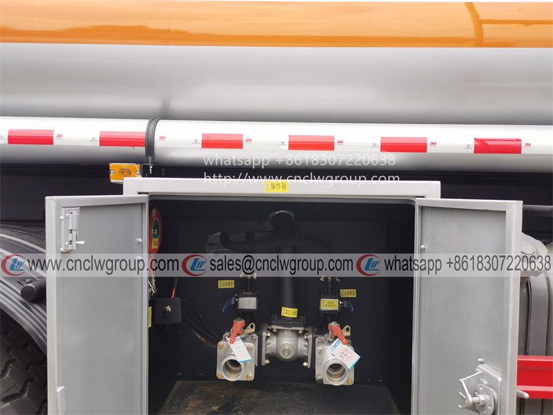 Sinotruk HOWO 4x4 AWD 6000 liter fuel dispenser diesel transfer tank oil tanker truck for sale