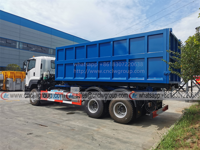ISUZU VC46 10 Wheeler 20 ton hooklift truck waste bin skip carrier hook lift vehicle garbage truck for sale