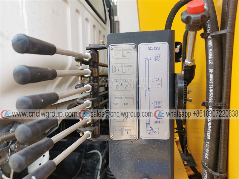 HOWO 4x2 boom truck mounted 3.2 ton crane telescopic hydraulic boom crane truck for sale