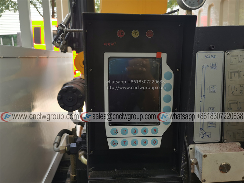HOWO 4x2 boom truck mounted 3.2 ton crane telescopic hydraulic boom crane truck for sale