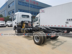 Exporting tractor head dongfeng 4x2 light duty tractor head On-site transfer mini tracting horse truck