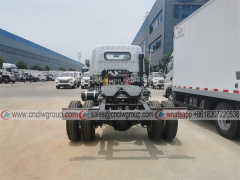 Exporting tractor head dongfeng 4x2 light duty tractor head On-site transfer mini tracting horse truck