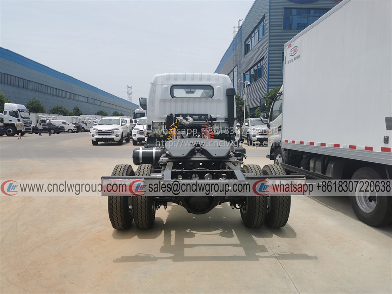 Exporting tractor head dongfeng 4x2 light duty tractor head On-site transfer mini tracting horse truck