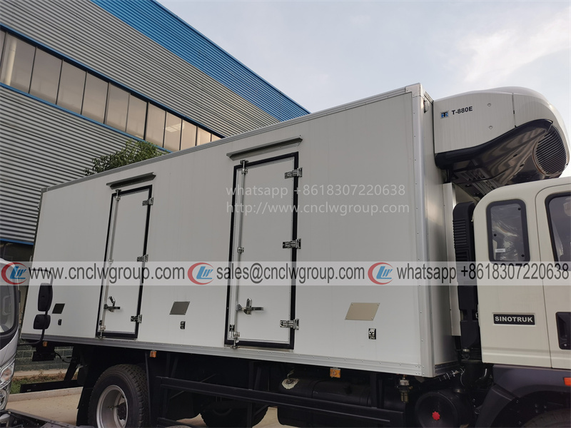 Famous brand HOWO 4x2 RHD 10 ton 6.2m Mobile Chilling Room Reefer Van Refrigerator Truck
