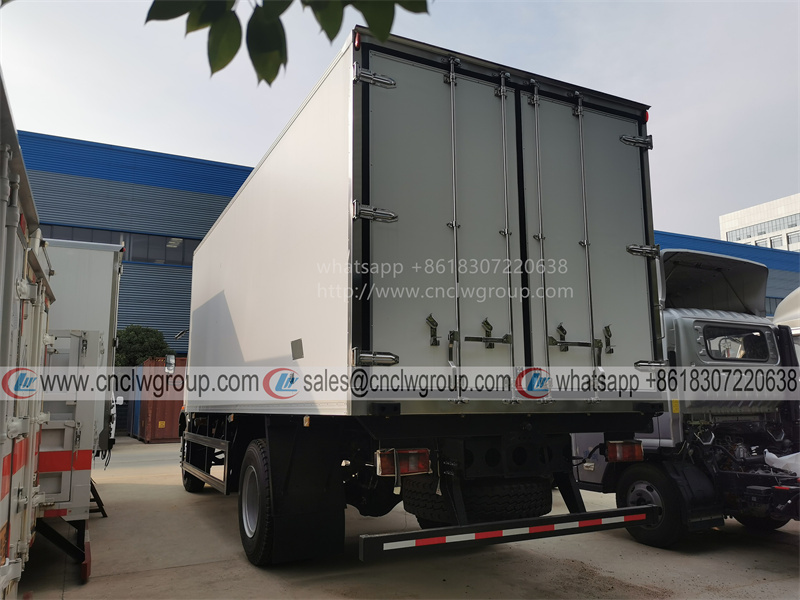 Famous brand HOWO 4x2 RHD 10 ton 6.2m Mobile Chilling Room Reefer Van Refrigerator Truck