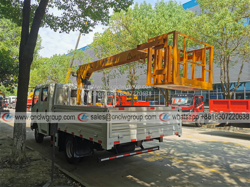 HOWO Double Cabin 3.2 ton Boom Truck with Man Basket 6 Wheeler 4x2 Telescopic Extension Truck mounted Crane and Working Bucket