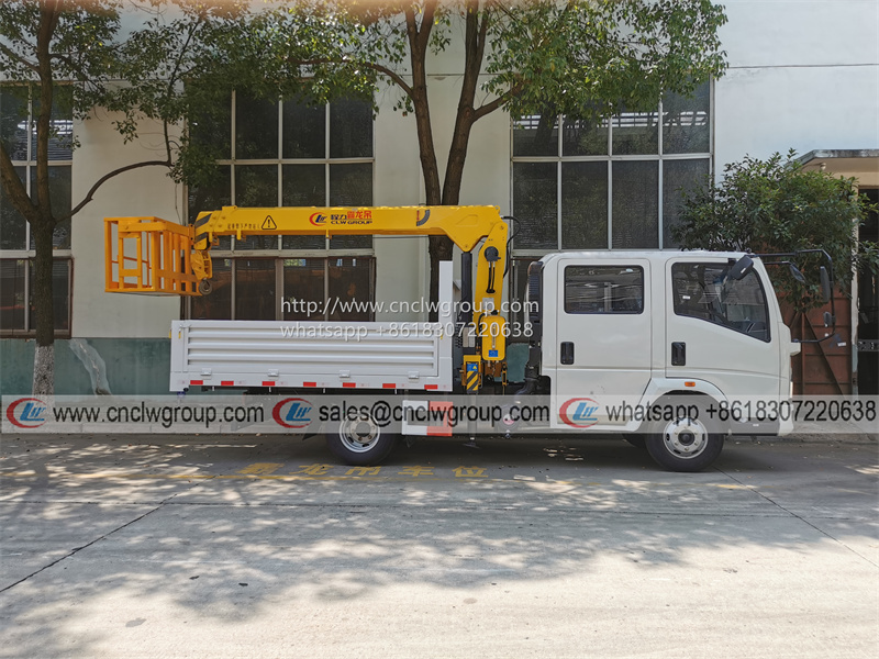 HOWO Double Cabin 3.2 ton Boom Truck with Man Basket 6 Wheeler 4x2 Telescopic Extension Truck mounted Crane and Working Bucket