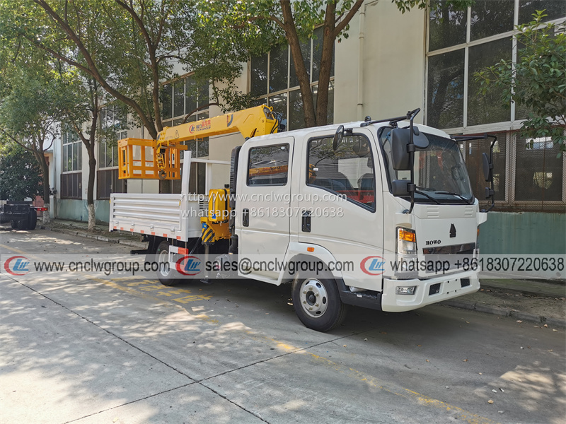 HOWO Double Cabin 3.2 ton Boom Truck with Man Basket 6 Wheeler 4x2 Telescopic Extension Truck mounted Crane and Working Bucket