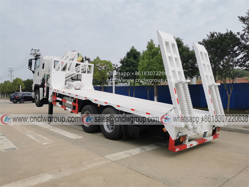 ISUZU New GIGA 10 wheeler self loader with boom 3.2 ton self loading truck with boom and hydraulic winch