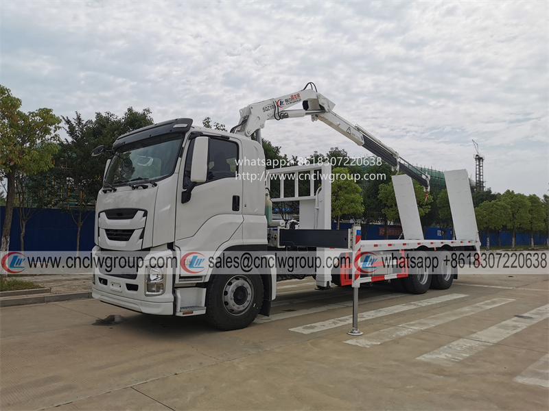 ISUZU New GIGA 10 wheeler self loader with boom 3.2 ton self loading truck with boom and hydraulic winch