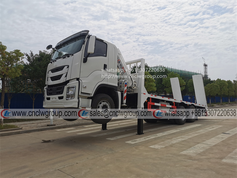 ISUZU New GIGA 10 wheeler self loader with boom 3.2 ton self loading truck with boom and hydraulic winch