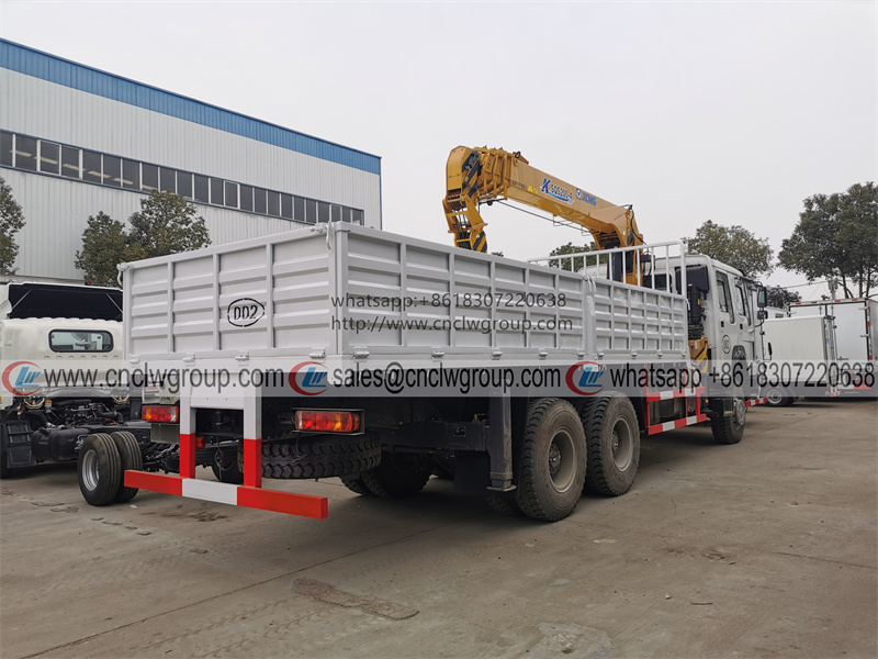 Sinotruk HOWO 6x6 Double Cabin Boom Truck mounted XCMG 8 ton Crane dropside lorry for sale