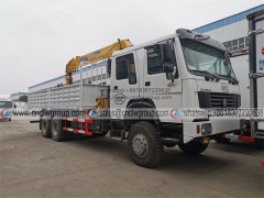 Sinotruk HOWO 6x6 Double Cabin Boom Truck mounted XCMG 8 ton Crane dropside lorry for sale
