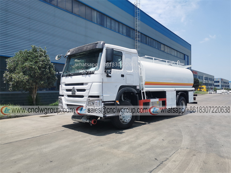 HOWO 4x2 6 wheeler 15000 liter diesel bowser fuel tanker truck