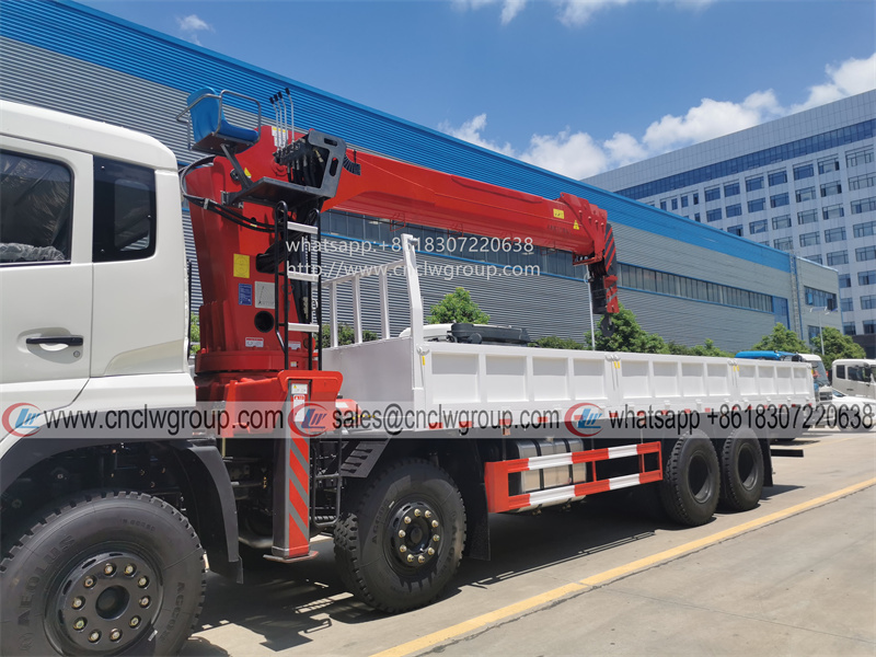 Dongfeng 8x4 12 wheeler boom truck mounted 14 ton hydraulic crane