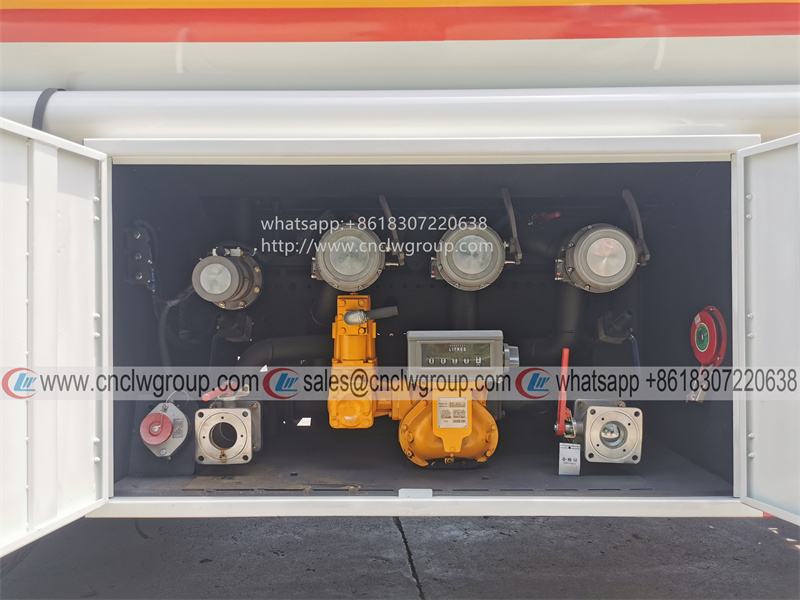 HOWO 4x2 6 wheeler 15000 liter diesel bowser fuel tanker truck