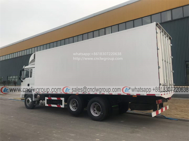SHACMAN L3000 7.5 meter closed van box cargo truck