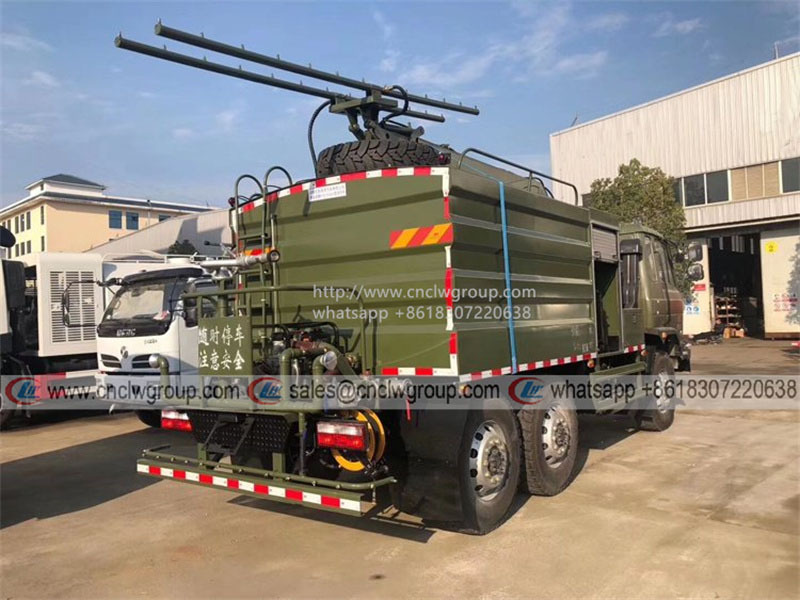 Dongfeng 6x6 AWD solar panel washing Photovoltaic panel cleaner truck