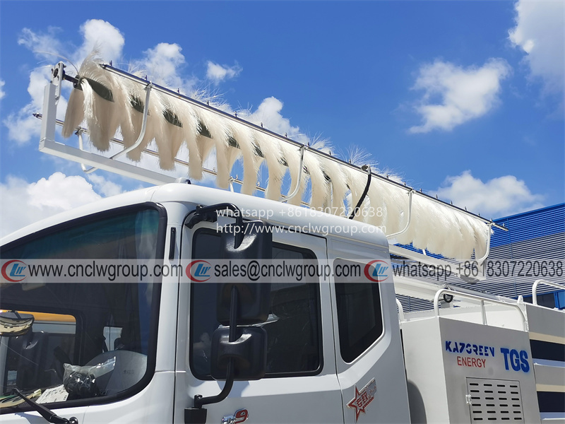 Dongfeng 10m3 PV solar panels cleaner Photovoltaic panel cleaning truck