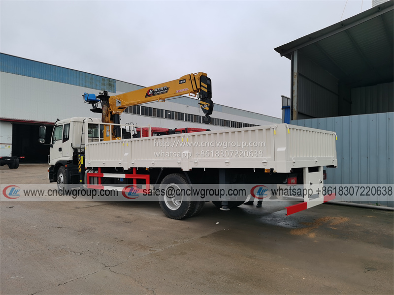 Foton Auman 4x2 8 ton boom truck with straight arm hydraulic lifting crane