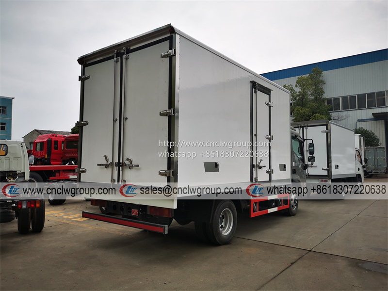 Korea Hyundai 4x2 14ft refrigerated van freezer box truck