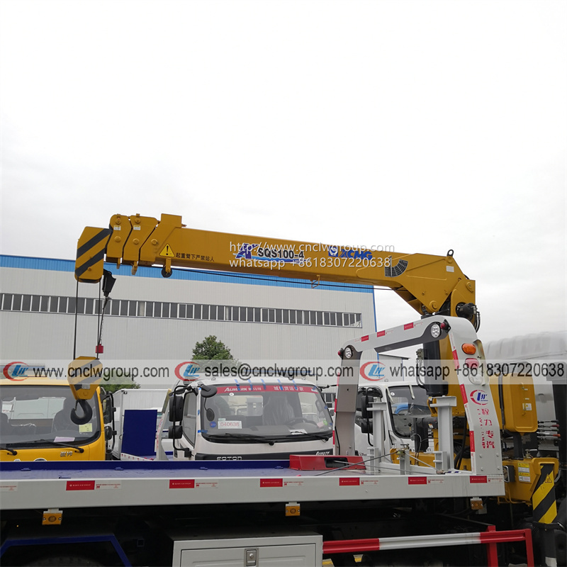 Dongfeng 4t 5 ton car rescue wrecker truck with XCMG 4 ton crane flatbed tow truck