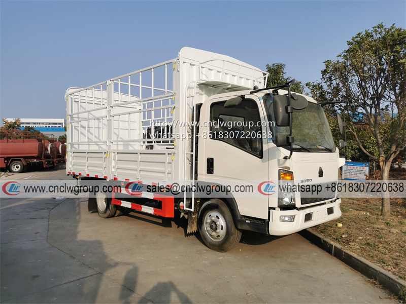 Sinotruk HOWO 5 ton/4.2m stake high fence dry cargo truck