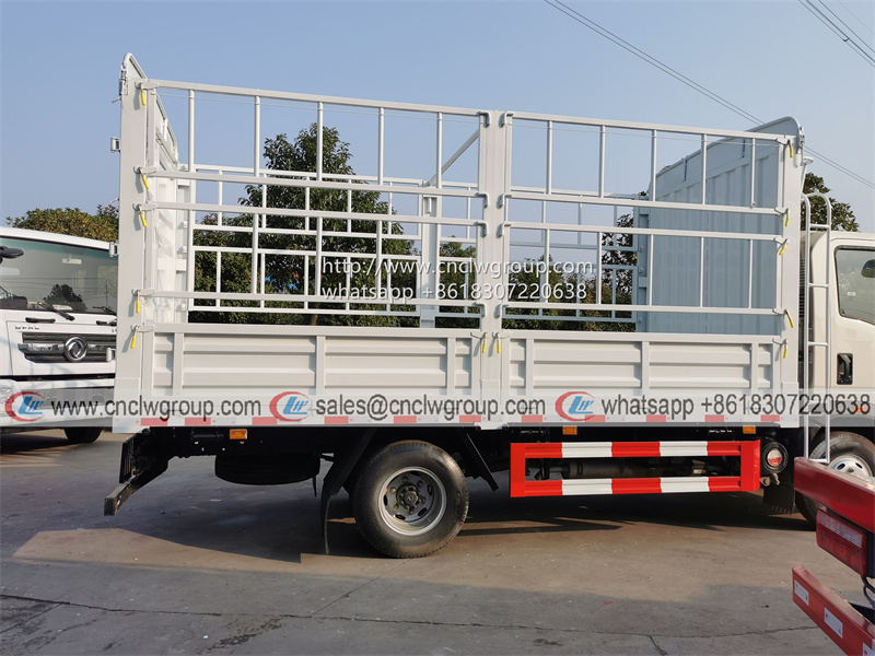 Sinotruk HOWO 5 ton/4.2m stake high fence dry cargo truck