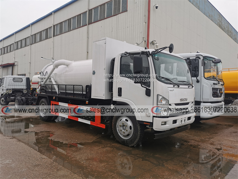 ISUZU NPR/700P 6000 liter vacuum sewage suction truck