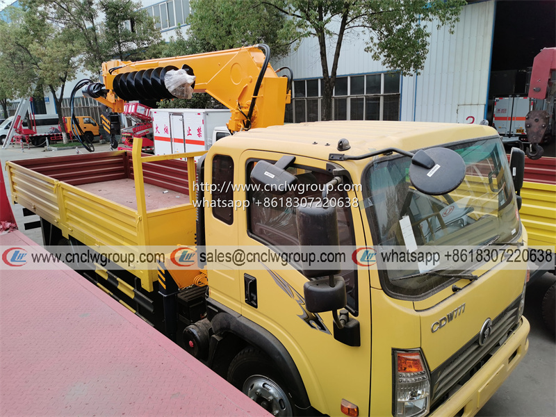 Sinotruk CDW 5 ton boom truck mounted hydraulic auger drilling rig