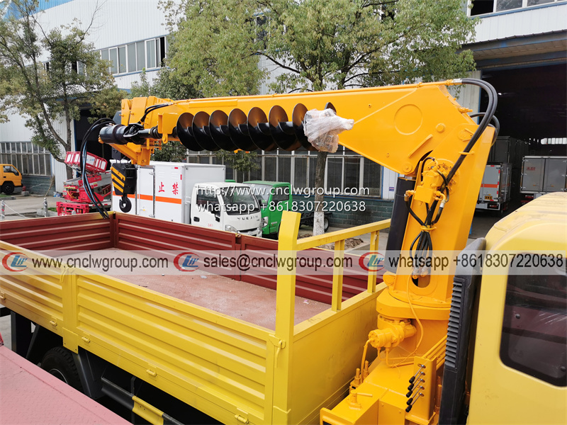 Sinotruk CDW 5 ton boom truck mounted hydraulic auger drilling rig