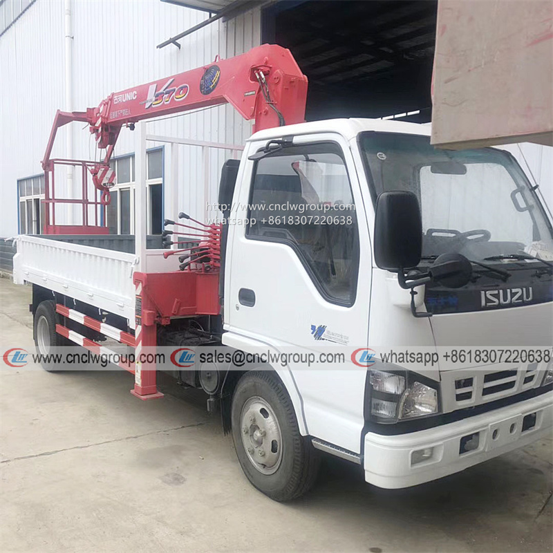ISUZU NKR 130HP 3.2 ton boom truck with UNIC V370 hydraulic crane