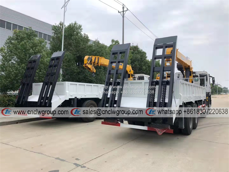 Sinotruk HOWO 8x4 boom truck with XCMG 12 ton crane