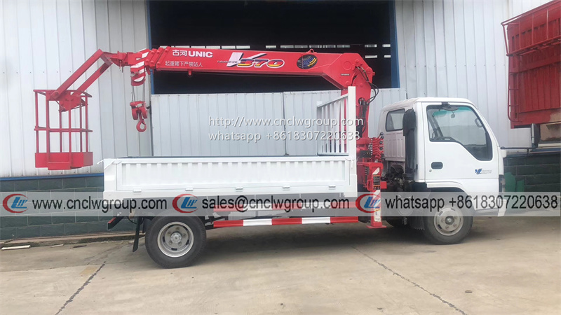 ISUZU NKR 130HP 3.2 ton boom truck with UNIC V370 hydraulic crane