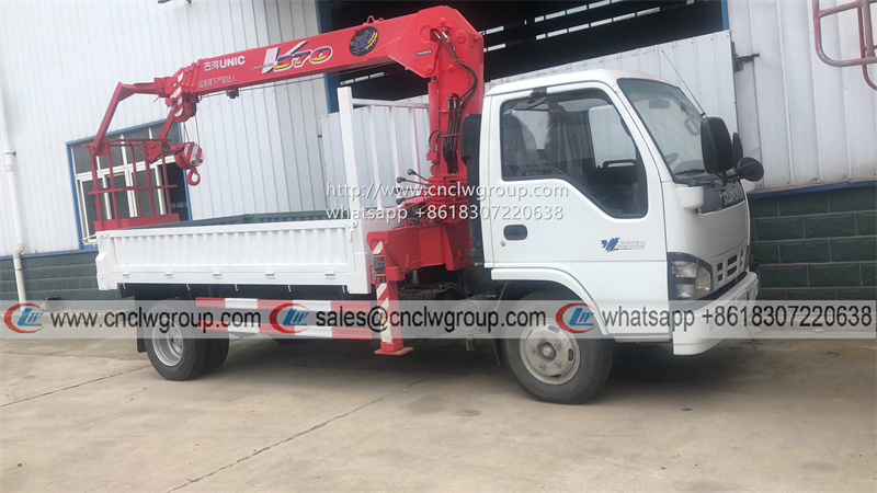 ISUZU NKR 130HP 3.2 ton boom truck with UNIC V370 hydraulic crane