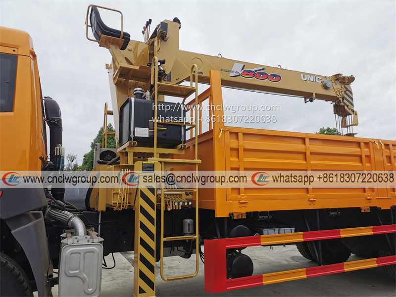 FAW RHD 6x4 crane truck mounted with boom UNIC V800 crane for sale