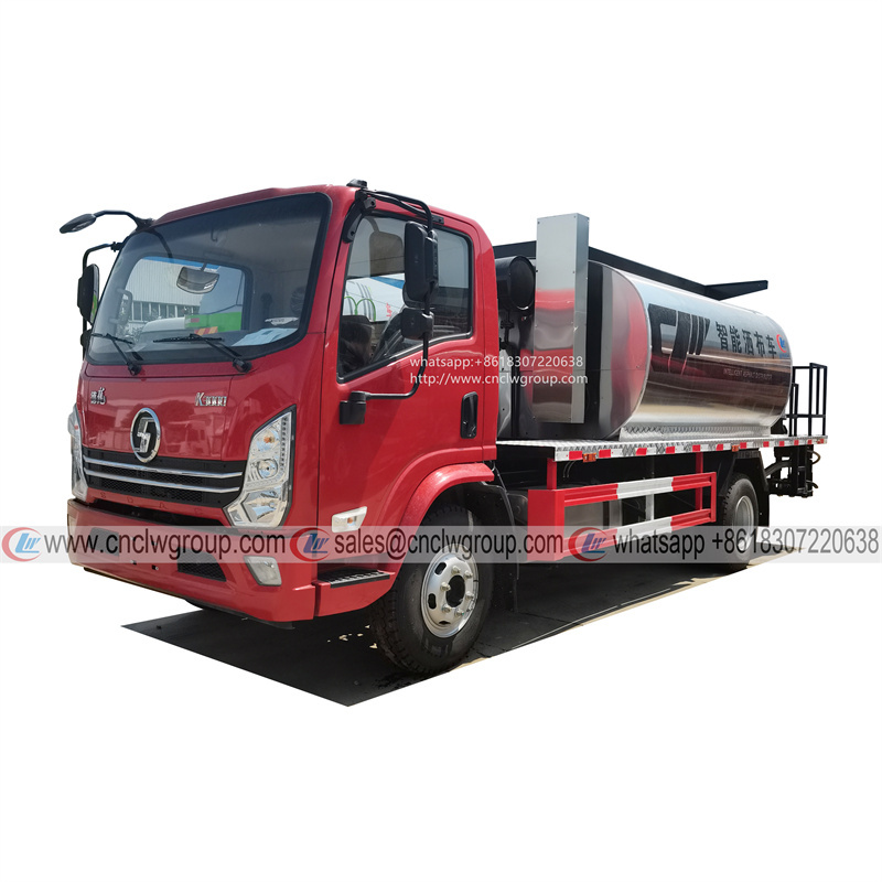 SHACMAN 7m3 asphalt distributor spraying truck