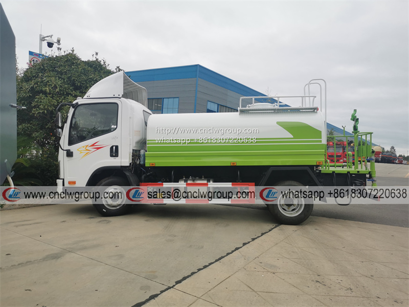 FAW Euro5 1000 gallon small water tanker spraying truck cost for sale