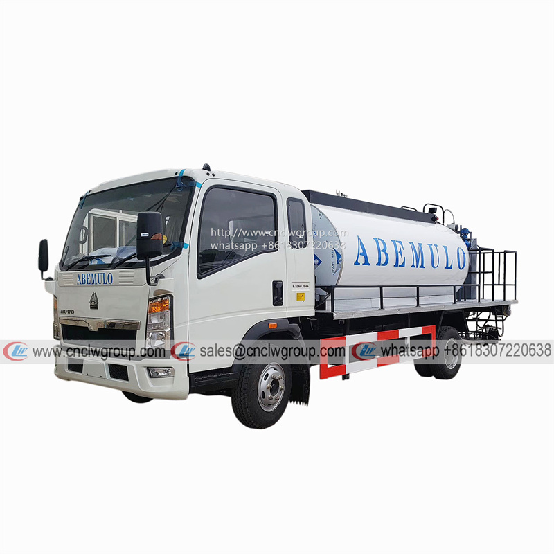 HOWO 8m3 intelligent asphalt spreader bitumen spraying tanker truck