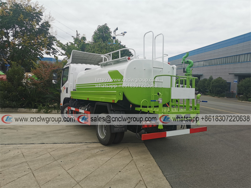 FAW Euro5 1000 gallon small water tanker spraying truck cost for sale