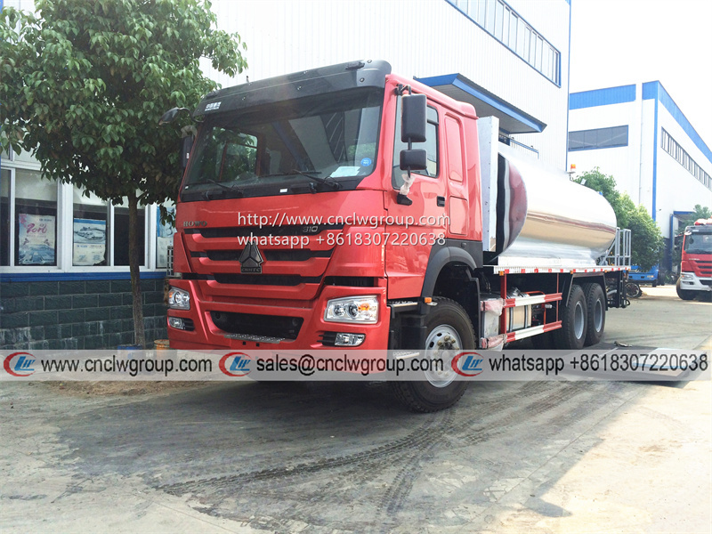 HOWO 6x4 20m3 intelligent asphalt distributor bitumen spraying tanker truck