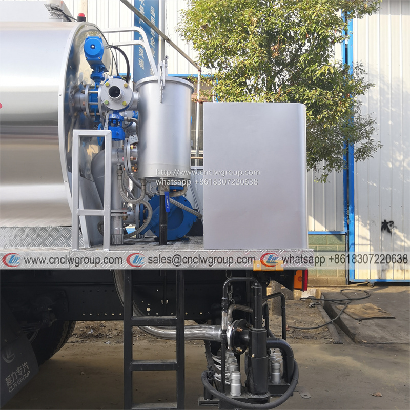 SHACMAN 12000 liter smart type asphalt bitumen distributor tanker auto control