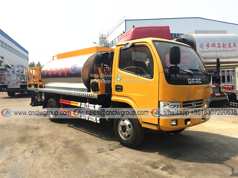 Dongfeng 4x4 4000 liter intelligence type asphalt spreading bitumen distribution tank truck